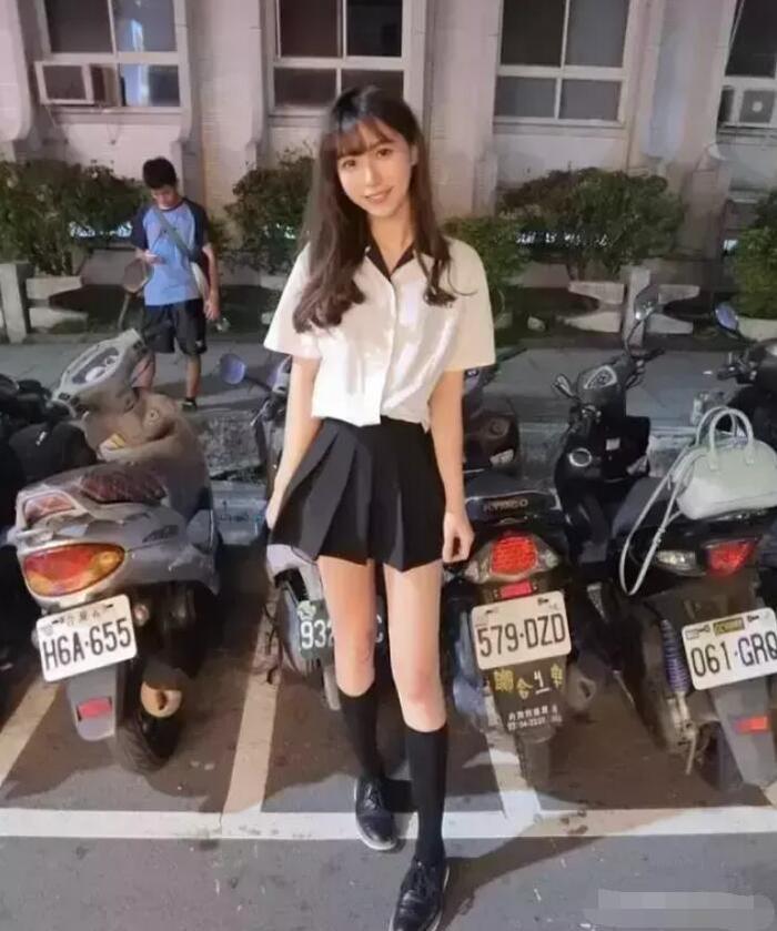 她是最美警花! 还是最美校花!一度因为网友太疯狂,关闭社交账号