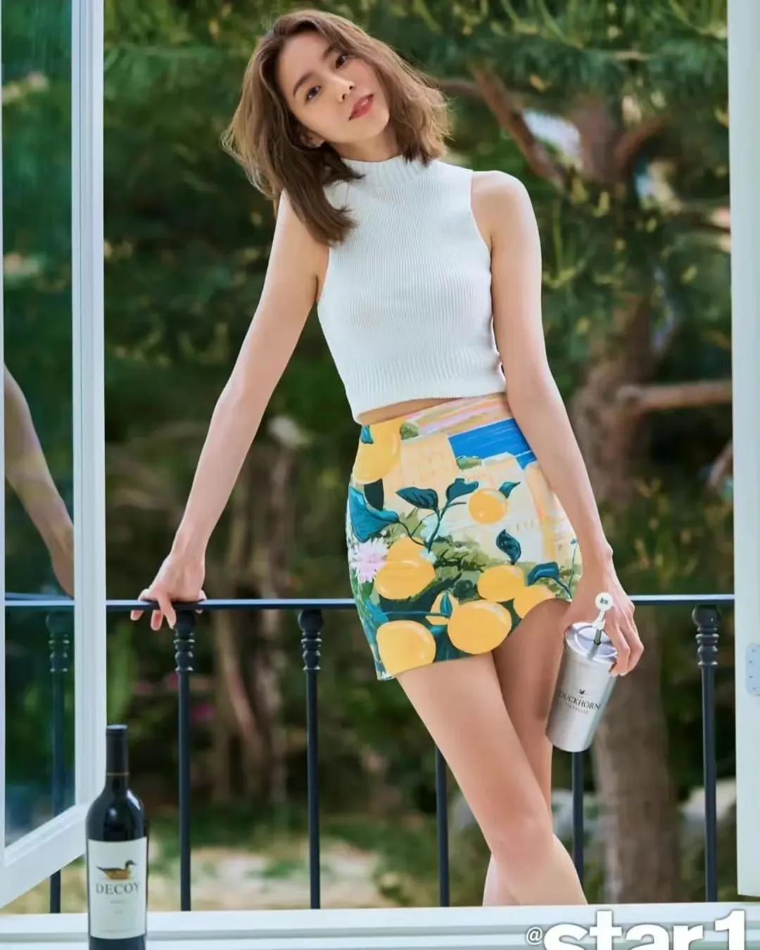 韩国女星uie最新画报写真，脸型大变样，身材更加苗条性感