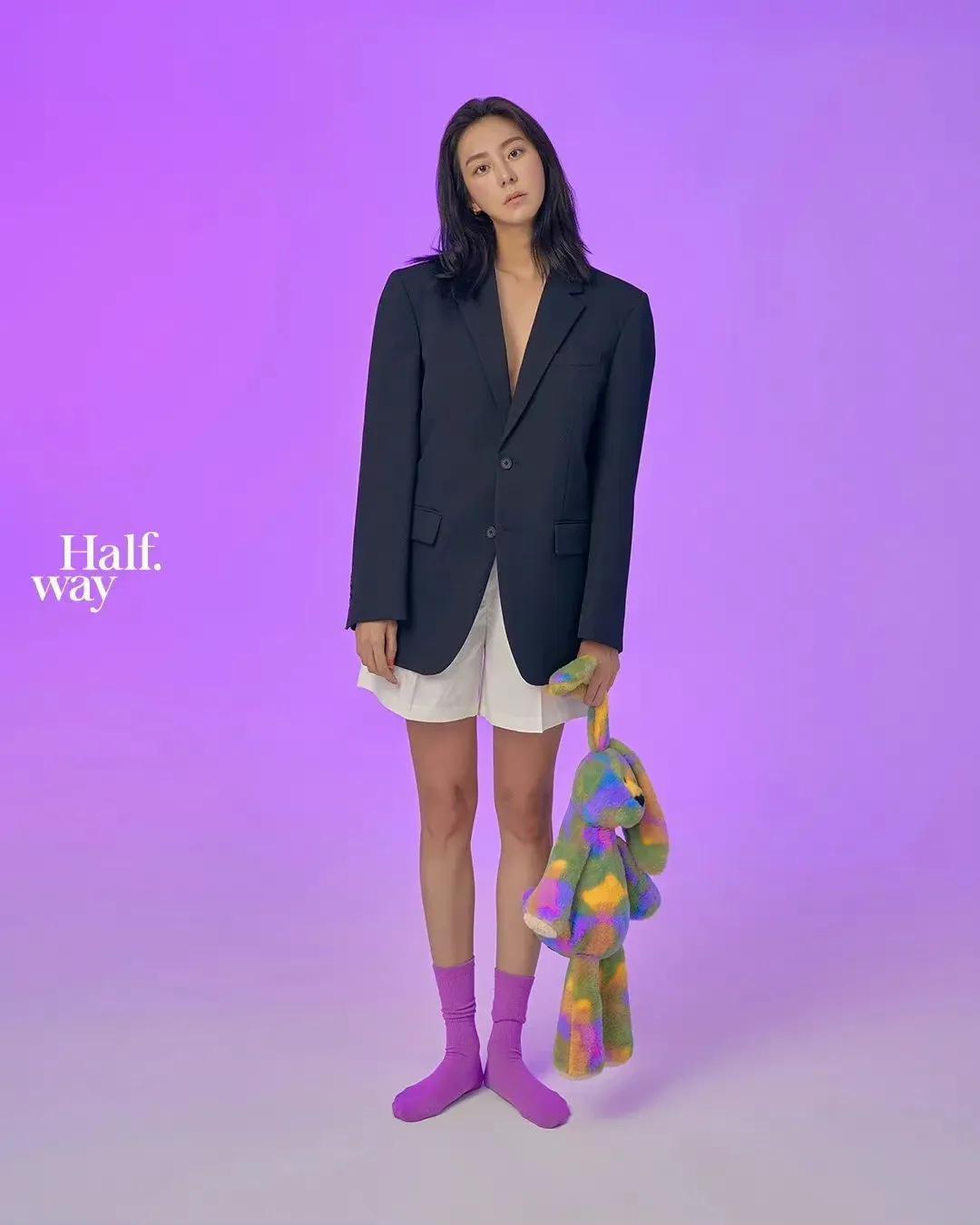 韩国女星uie最新画报写真，脸型大变样，身材更加苗条性感