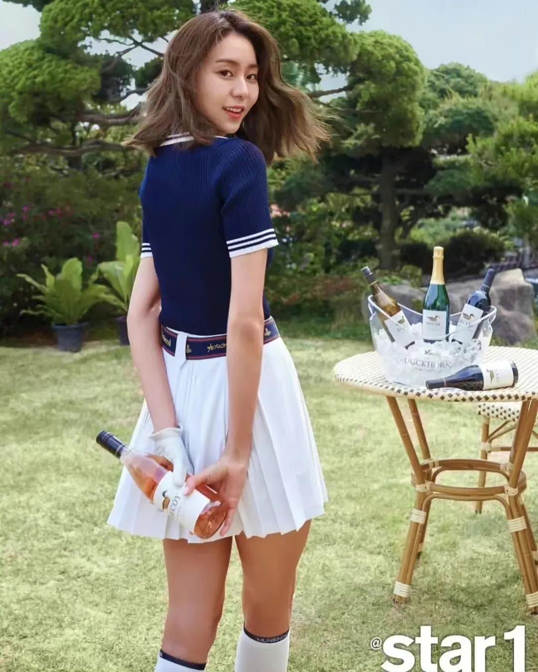 韩国女星uie最新画报写真，脸型大变样，身材更加苗条性感