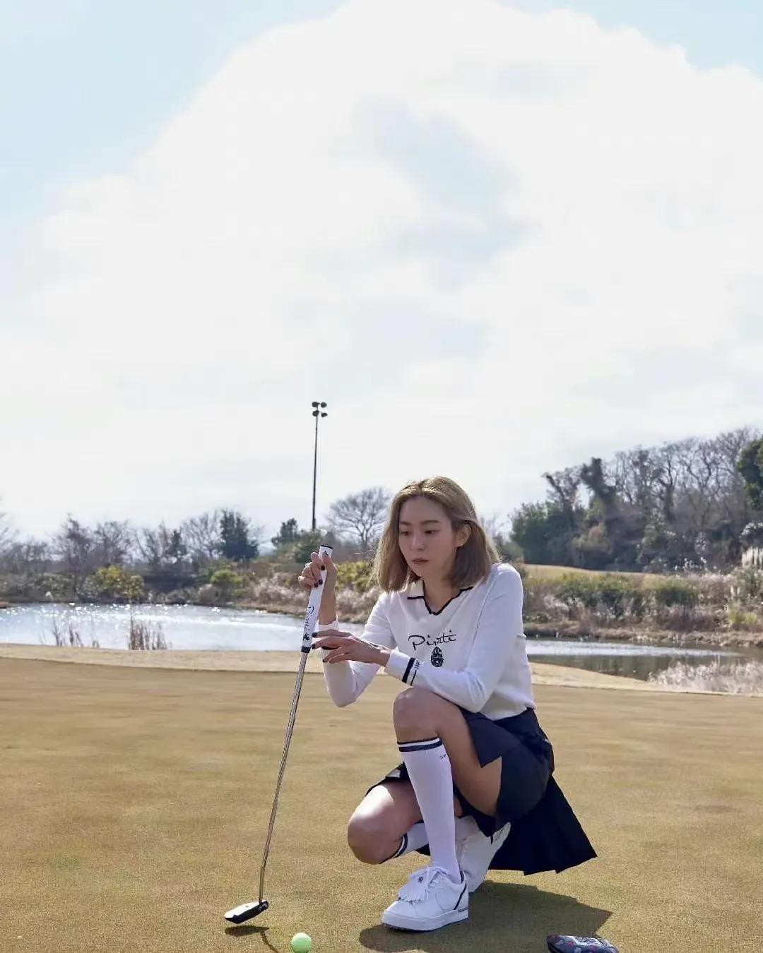 韩国女星uie最新画报写真，脸型大变样，身材更加苗条性感