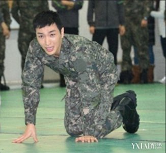 ​韩庚参加利特父亲葬礼 利特家人身亡葬礼上悲痛欲绝哭成泪人