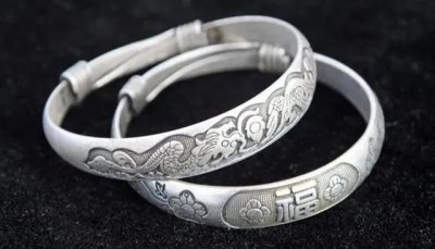 ​银项链变黑怎么清洗（在家不花钱的清洗方法）