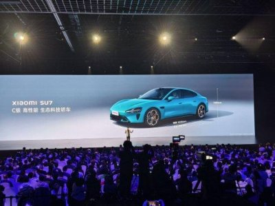 ​小米首款车 SU7 亮相 雷军：已经小批量量产