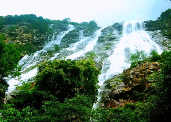 白水寨(白水寨被誉为瑰丽翡翠)