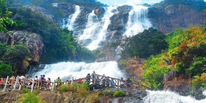 白水寨(白水寨被誉为瑰丽翡翠)