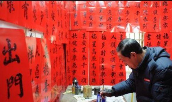 上下联怎么分怎么贴,春联的上下联要怎么分图3