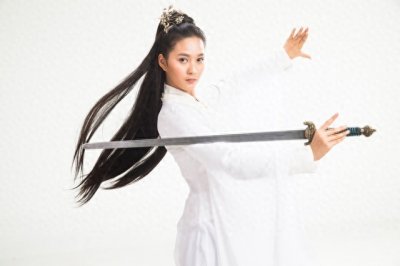 ​倚天中最强的六位女侠,周芷若排名第三,第一位连张三丰都佩服