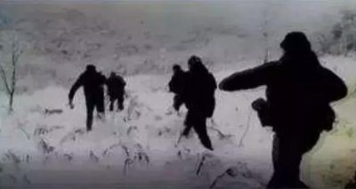 ​警方雪地追捕毒贩，惊心动魄！