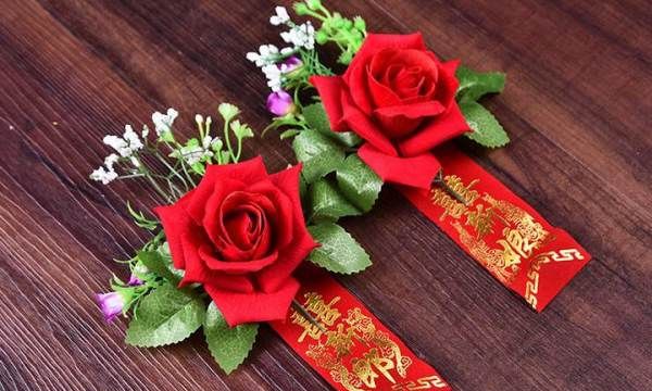 结婚胸花戴哪边,婚礼胸花带左侧还是右侧图2