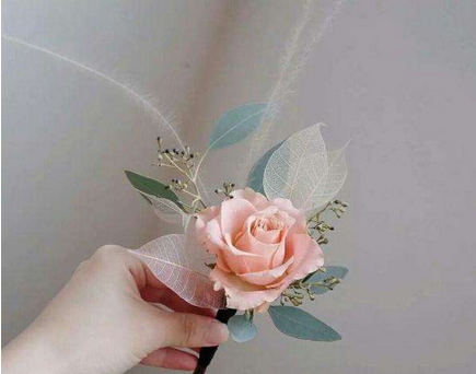 结婚胸花戴哪边,婚礼胸花带左侧还是右侧图3