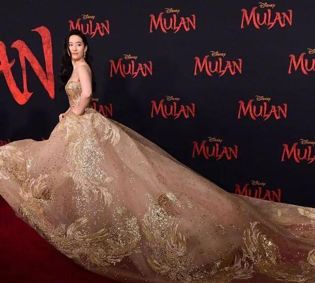 外媒评刘亦菲演花木兰(刘亦菲出演花木兰)(1)