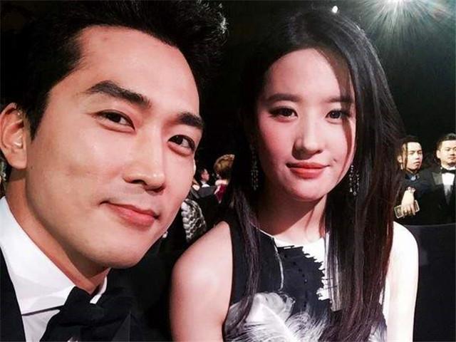 外媒评刘亦菲演花木兰(刘亦菲出演花木兰)(15)