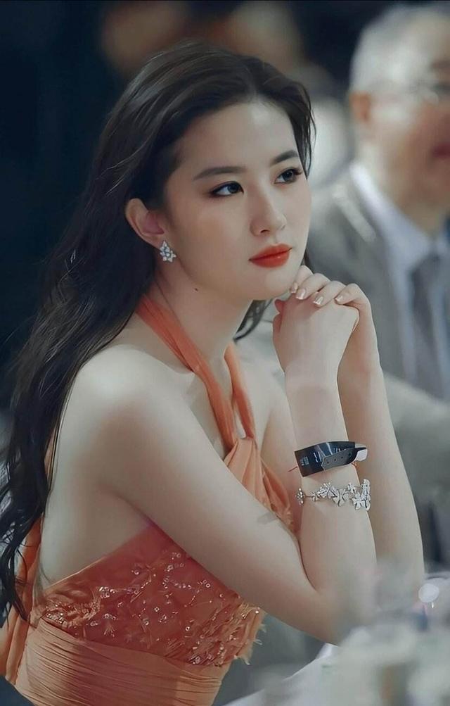 外媒评刘亦菲演花木兰(刘亦菲出演花木兰)(27)