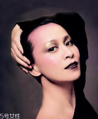 紫外光中毒妆怎么画 酷炫暗黑风中毒妆教程 紫外光中毒妆怎么画 酷炫暗黑风中毒妆教程