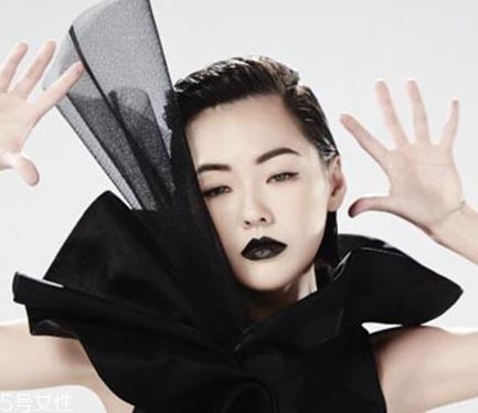 紫外光中毒妆怎么画 酷炫暗黑风中毒妆教程 紫外光中毒妆怎么画 酷炫暗黑风中毒妆教程