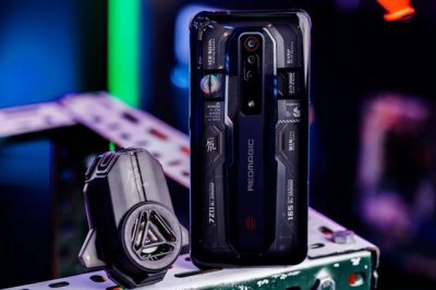 ​骁龙8+满级魔王红魔7s开箱图赏（2025下半年最帅游戏手机）