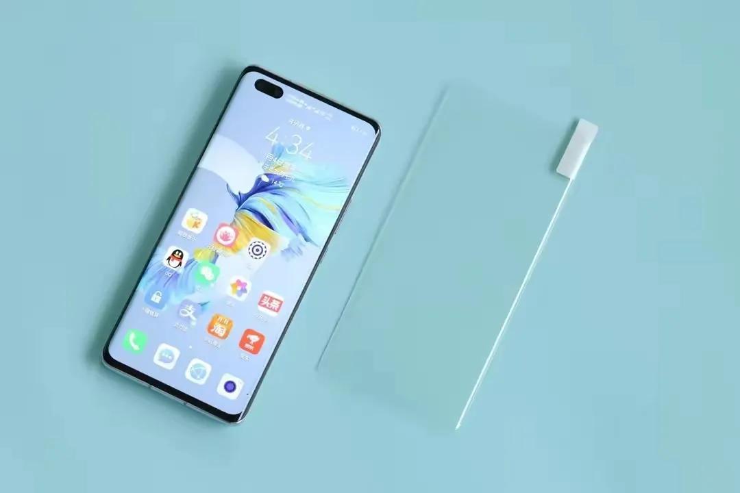 曲面屏手机贴什么膜比较好(曲面屏贴钢化膜好还是水凝膜好)