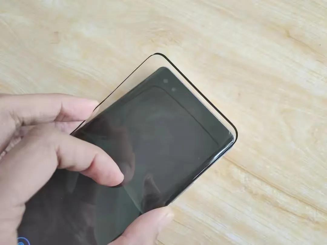 曲面屏手机贴什么膜比较好(曲面屏贴钢化膜好还是水凝膜好)