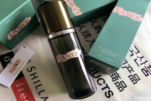 lamer精粹水跟爽肤水有什么区别 lamer精粹水使用重点
