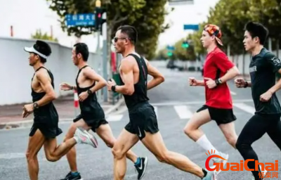 ​晨跑和夜跑哪个减肥效果更好 晨跑和夜跑各自优点