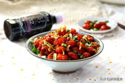 ​家庭版蒜蓉龙虾尾的做法来了，蒜香浓郁，鲜香入味，小朋友都能吃