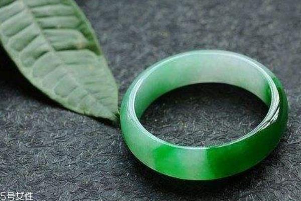 巴山玉手镯多少钱 看手镯等级