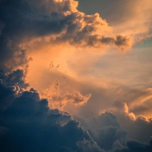 ​电闪雷鸣具有什么能量（闪电和雷鸣是怎么形成的原因）