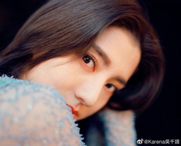 ​TVB美女吴千语低调离开上海！回港拍写真秀身材，超长美腿过于晃眼