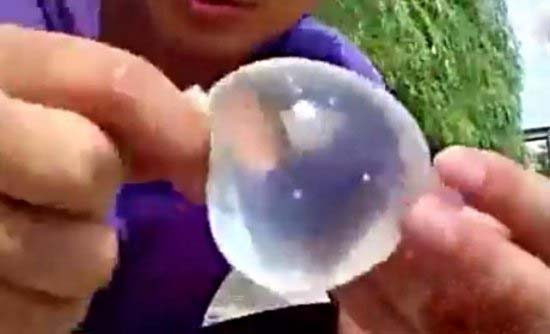 男子用避孕套取火 接下来一幕让所有人吃惊（图）