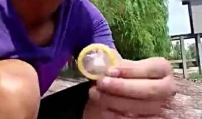 ​男子用避孕套取火 接下来一幕让所有人吃惊