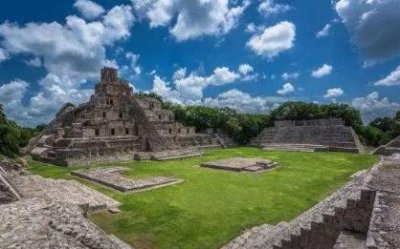 ​丑爆的大秃鹳从万人唾骂的不祥征兆到敬仰崇拜的民族自