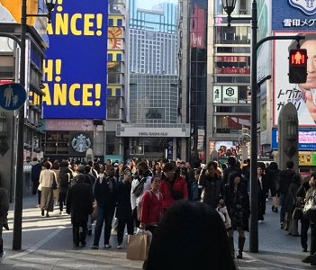 ​中日韩人均GDP对比：韩国26万，日本24万，中国差距还是太大