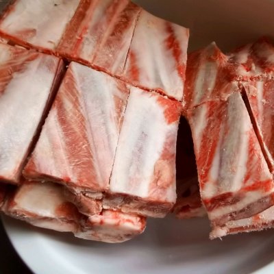 羊排的烤制方法（五步学会烤羊排干香不油腻）