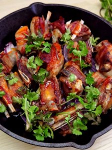 ​羊排的烤制方法（五步学会烤羊排干香不油腻）