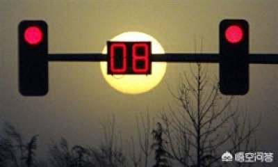 ​自动挡汽车等红灯的正确方法是什么？