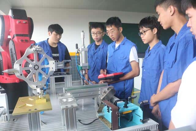 学什么技术最有前景男生（学什么技术比较有发展）