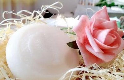 ​脸上挤出白色东西是螨虫还是油脂(皮肤起痘痘挤出来的白色东西是螨虫吗)