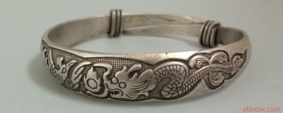 ​女人戴银手镯对身体好不好 女人戴银手镯的正确方法