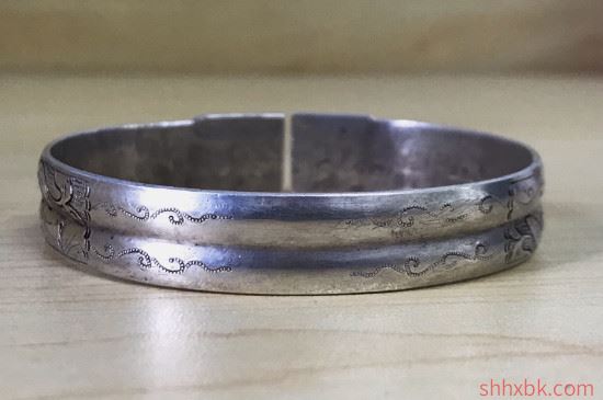 戴银手镯对女性有什么好处和坏处