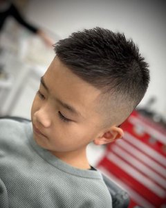 ​精选小男孩发型13款，百变有型很精神，剪完真帅气
