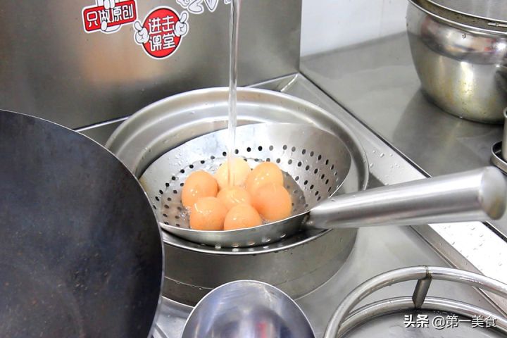 鸡蛋冷水煮10分钟熟了吗(一文读懂煮蛋的黄金时长)