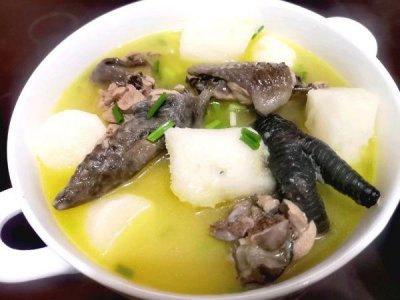 ​鸡炖什么好吃(老母鸡炖什么好吃)