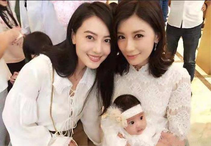 婚期将近,贾静雯晒婚纱照大秀恩爱,高圆圆夫妇也将出席婚礼