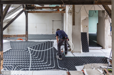 ​地暖与暖气片哪个好（暖气片和地暖到底哪个好？听老师傅说后，以后就得按这个