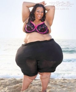 ​世界上臀部最大的女人，号称“大美女”