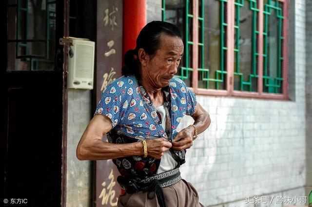 香港特首称为“鬼手”的高人，缩骨功能缩成“书本厚”，身世解迷