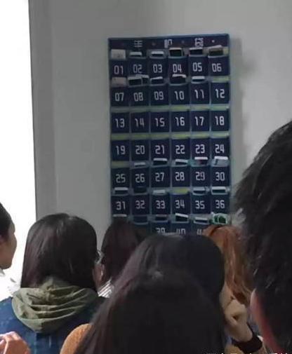 高校宿舍奇葩规定:床上不能有东西、垃圾桶不能有垃圾,否则断电