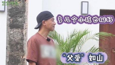 ​陈小春一次性有了四个女儿，陪吃陪玩笑不停，网友：心疼Jasper