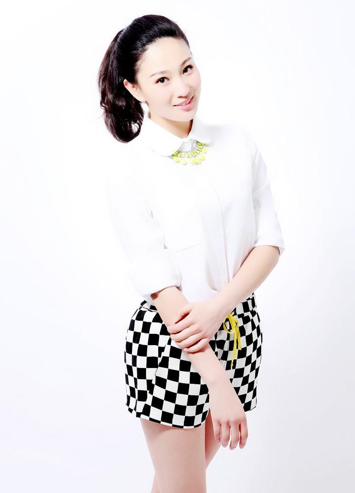 “秀丽女王”侯梦莎一组高清唯美壁纸图，网友：让人很心动